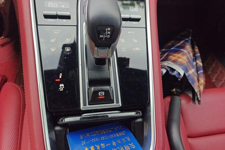 Used Porsche Panamera 2023-Year Restyled Panamera Executive Extended Platinum Edition 2.9T Gear Lever