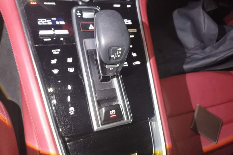 Used Porsche Panamera 2023 Restyled Panamera 4 Executive Extended Platinum Edition 2.9T Gear Lever