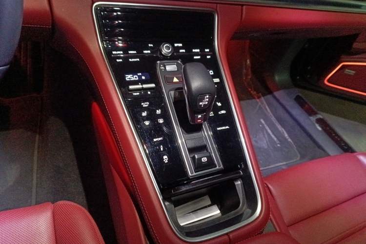 Used Porsche Panamera 2023 Restyled Panamera 4 Executive Extended Platinum Edition 2.9T Gear Lever