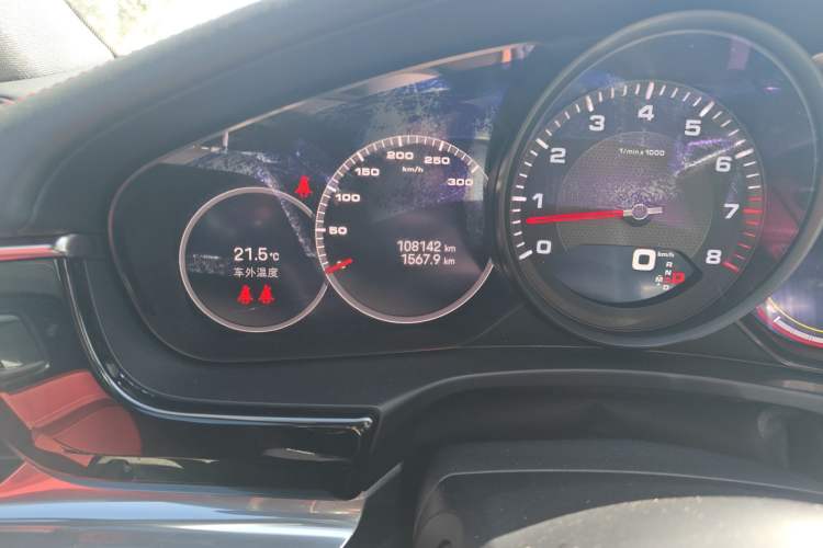 Used Porsche Panamera 2023 Panamera 2.9T Odometer Close Up