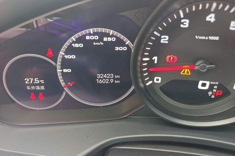 Used Porsche Panamera 2023-Year Restyled Panamera Executive Extended Platinum Edition 2.9T Odometer Close Up