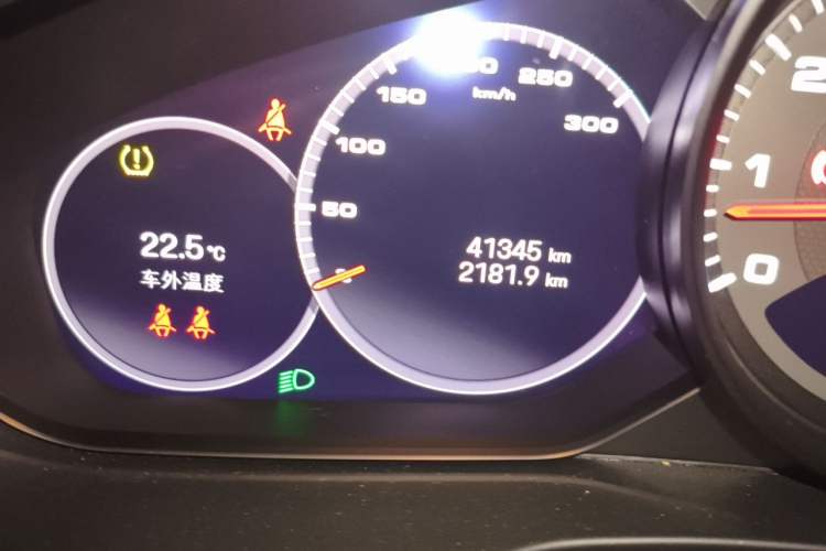 Used Porsche Panamera 2023 Restyled Panamera 4 Executive Extended Platinum Edition 2.9T Odometer Close Up