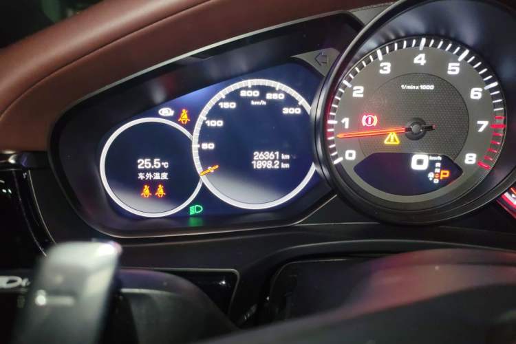 Used Porsche Panamera 2023 Panamera 2.9T Odometer Close Up