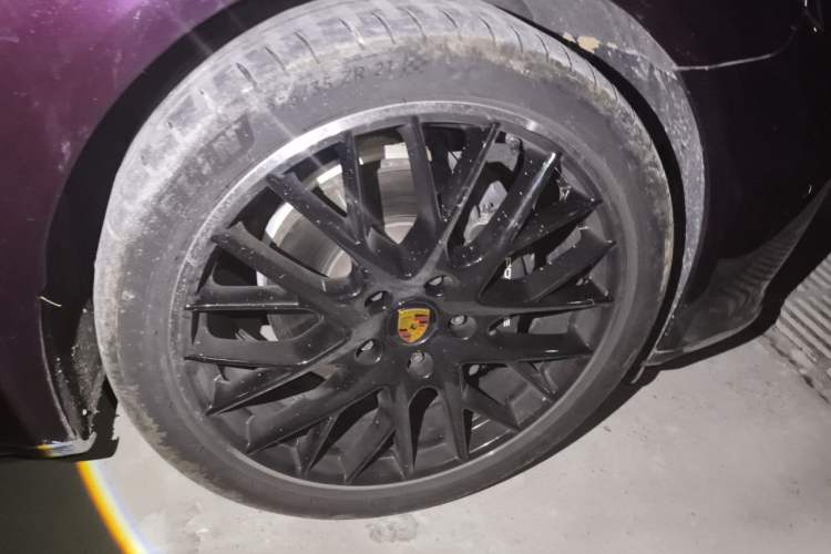 Used Porsche Panamera 2023 Restyled Panamera 4 Executive Extended Platinum Edition 2.9T Right Front Wheel Hub