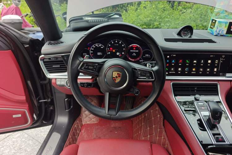 Used Porsche Panamera 2023-Year Restyled Panamera Executive Extended Platinum Edition 2.9T Steering Wheel