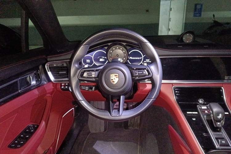 Used Porsche Panamera 2023 Restyled Panamera 4 Executive Extended Platinum Edition 2.9T Steering Wheel