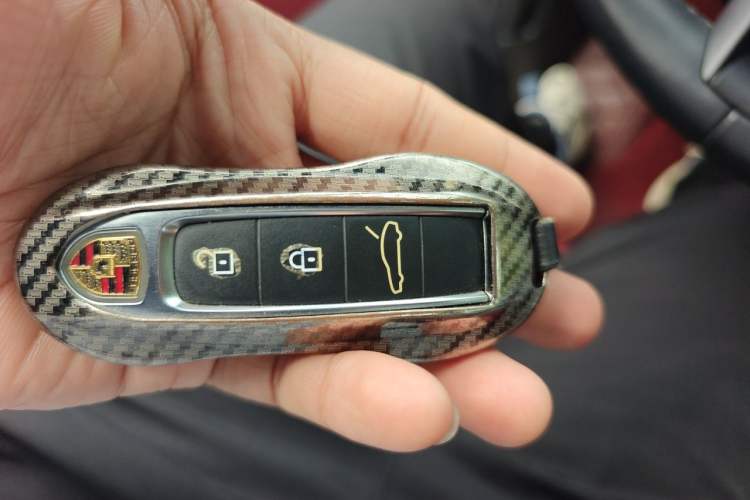 Used Porsche Panamera 2023-Year Restyled Panamera Executive Extended Platinum Edition 2.9T Vehicle Key