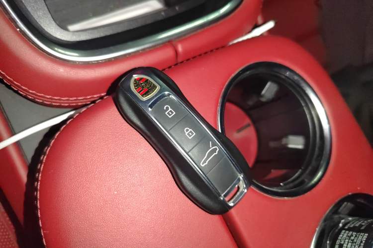 Used Porsche Panamera 2023 Restyled Panamera 4 Executive Extended Platinum Edition 2.9T Vehicle Key
