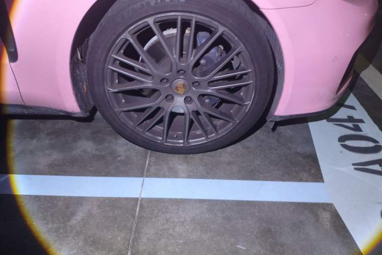 Used Porsche Panamera 2023 Panamera 2.9T Platinum Edition Right Front Wheel Hub
