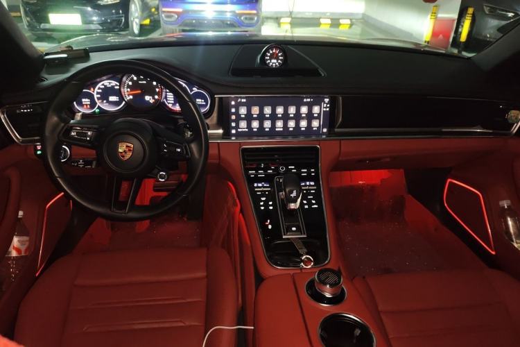Used Porsche Panamera 2023-Year Restyled Panamera Executive Extended Platinum Edition 2.9T Center Console