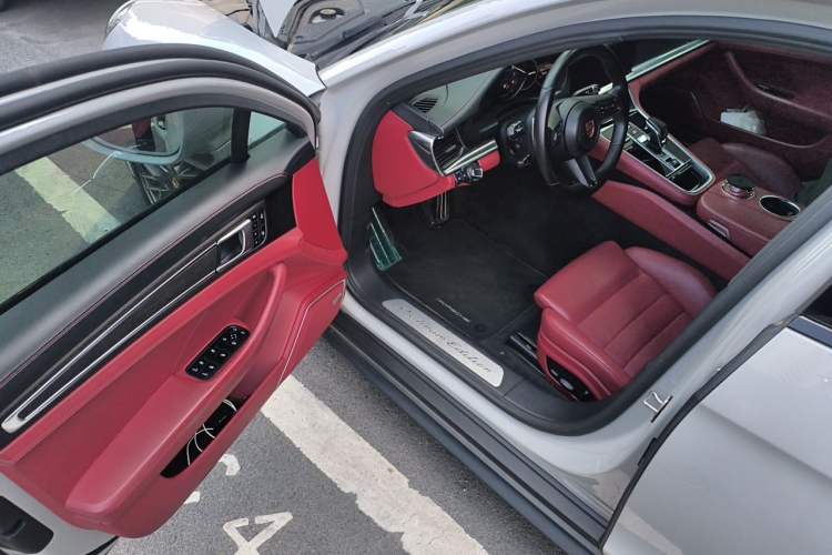 Used Porsche Panamera 2023 Facelifted Panamera 2.9T Platinum Edition Driver Seat