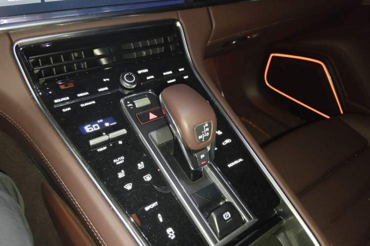 Used Porsche Panamera 2023 Facelifted Panamera 2.9T Platinum Edition Gear Lever