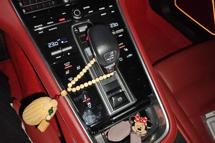 Used Porsche Panamera 2023 Facelifted Panamera 2.9T Platinum Edition Gear Lever