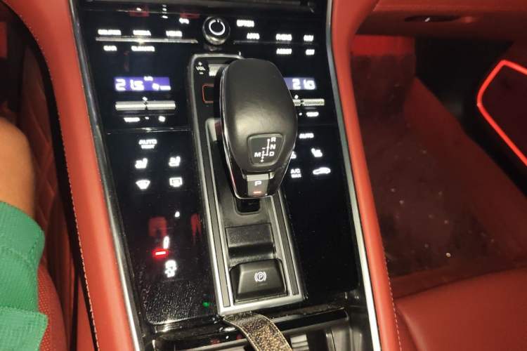 Used Porsche Panamera 2023-Year Restyled Panamera Executive Extended Platinum Edition 2.9T Gear Lever