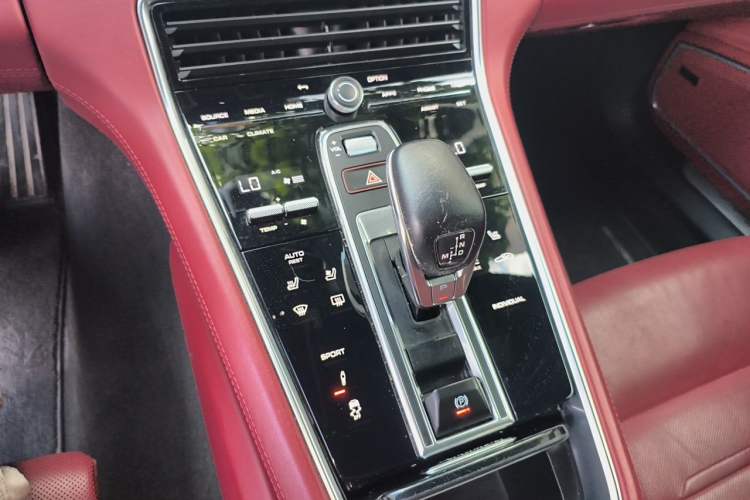 Used Porsche Panamera 2023 Facelifted Panamera 2.9T Platinum Edition Gear Lever