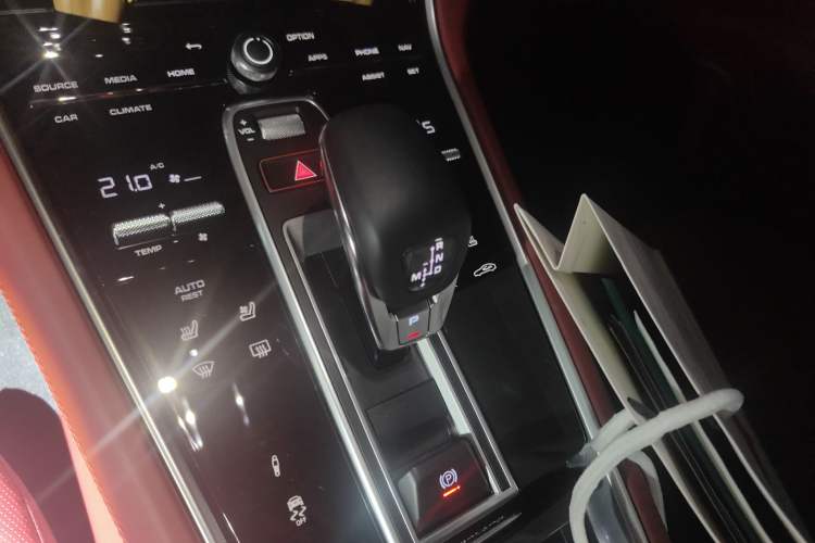 Used Porsche Panamera 2023 Facelifted Panamera 2.9T Platinum Edition Gear Lever