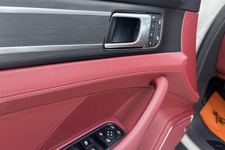 Used Porsche Panamera 2023 Restyled Panamera 4 Executive Extended Platinum Edition 2.9T Interior 10