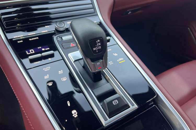 Used Porsche Panamera 2023 Restyled Panamera 4 Executive Extended Platinum Edition 2.9T Interior 5