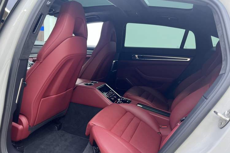 Used Porsche Panamera 2023 Restyled Panamera 4 Executive Extended Platinum Edition 2.9T Interior 7