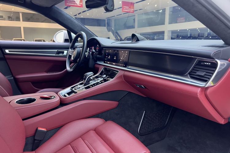 Used Porsche Panamera 2023 Restyled Panamera 4 Executive Extended Platinum Edition 2.9T Interior 9