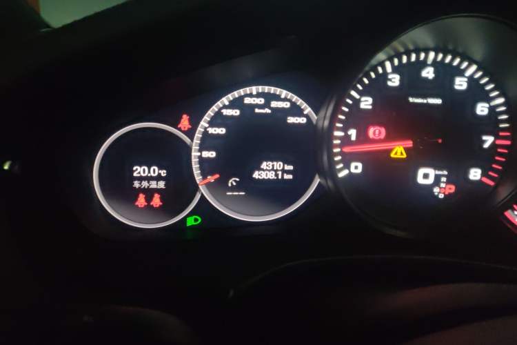 Used Porsche Panamera 2023 Panamera 2.9T Odometer Close Up