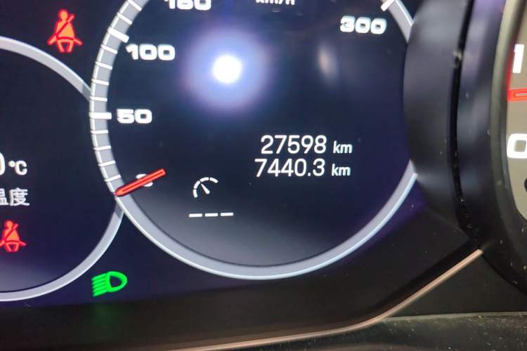 Used Porsche Panamera 2023-Year Restyled Panamera Executive Extended Platinum Edition 2.9T Odometer Close Up