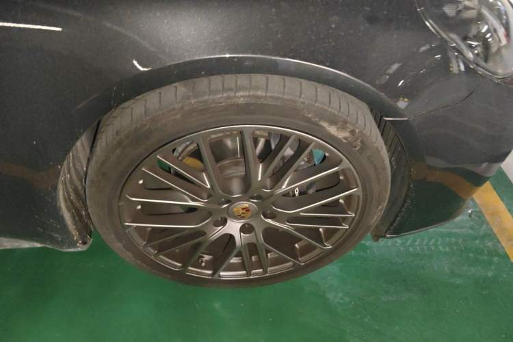 Used Porsche Panamera 2023 Facelifted Panamera 2.9T Platinum Edition Right Front Wheel Hub