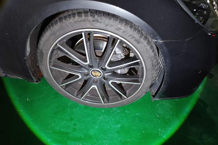 Used Porsche Panamera 2023 Facelifted Panamera 2.9T Platinum Edition Right Front Wheel Hub