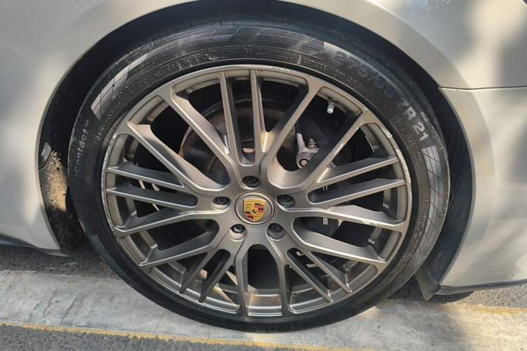 Used Porsche Panamera 2023 Facelifted Panamera 2.9T Platinum Edition Right Front Wheel Hub