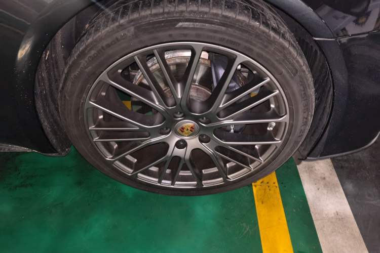 Used Porsche Panamera 2023 Facelifted Panamera 2.9T Platinum Edition Right Front Wheel Hub