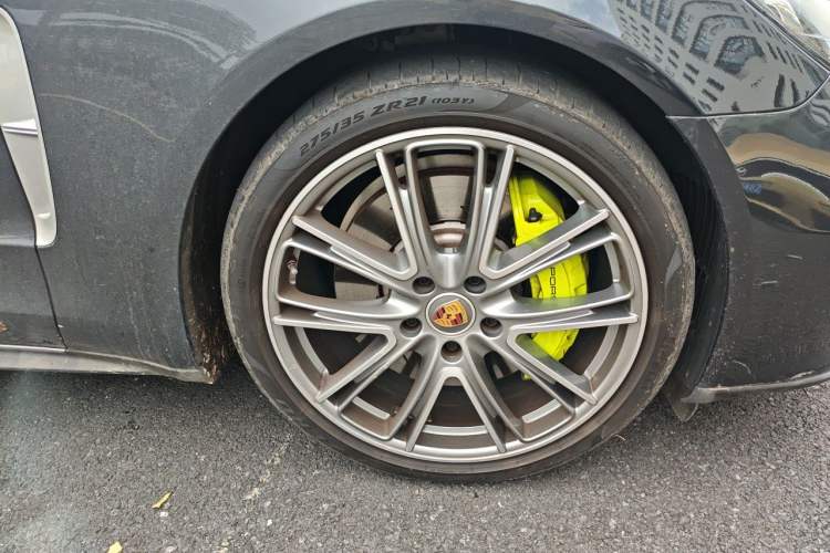 Used Porsche Panamera 2023 Panamera 4 E-Hybrid Executive Long Wheelbase 2.9T Right Front Wheel Hub