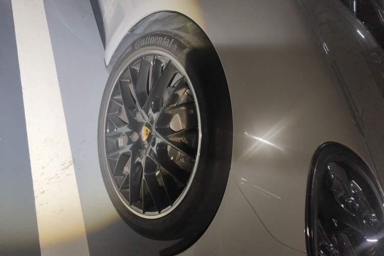 Used Porsche Panamera 2023 Facelifted Panamera 2.9T Platinum Edition Right Front Wheel Hub