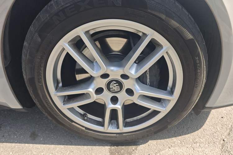 Used Porsche Panamera 2023 Panamera 2.9T Right Front Wheel Hub