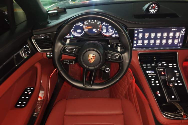 Used Porsche Panamera 2023-Year Restyled Panamera Executive Extended Platinum Edition 2.9T Steering Wheel