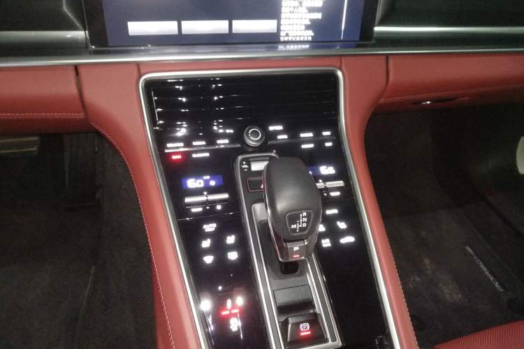 Used Porsche Panamera 2023 Facelifted Panamera 2.9T Platinum Edition Audio And AC Panel