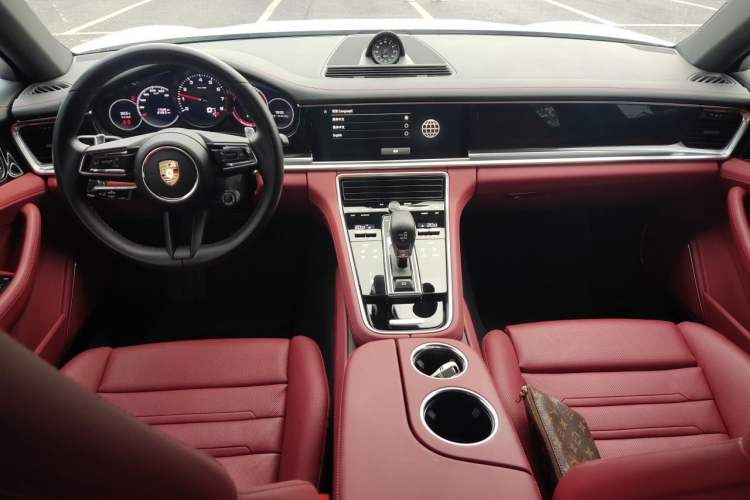 Used Porsche Panamera 2023-Year Restyled Panamera Executive Extended Platinum Edition 2.9T Center Console