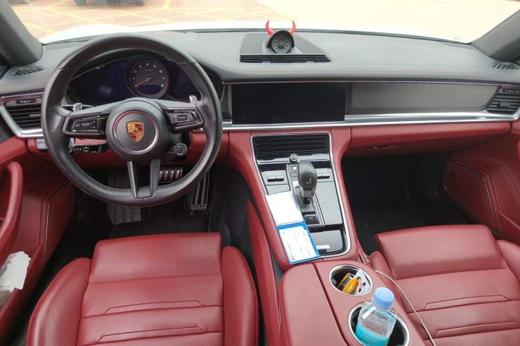 Used Porsche Panamera 2023 Restyled Panamera 4 Executive Extended Platinum Edition 2.9T Center Console