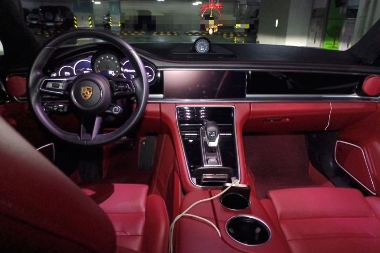 Used Porsche Panamera 2023-Year Restyled Panamera Executive Extended Platinum Edition 2.9T Center Console