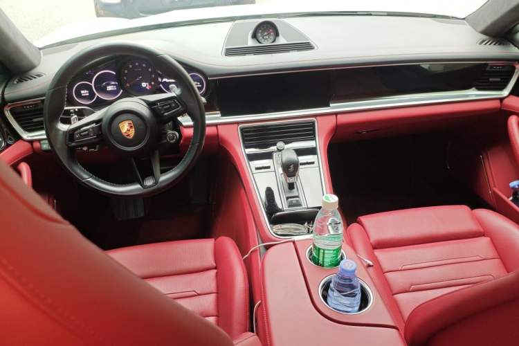 Used Porsche Panamera 2023 Facelifted Panamera 2.9T Platinum Edition Center Console