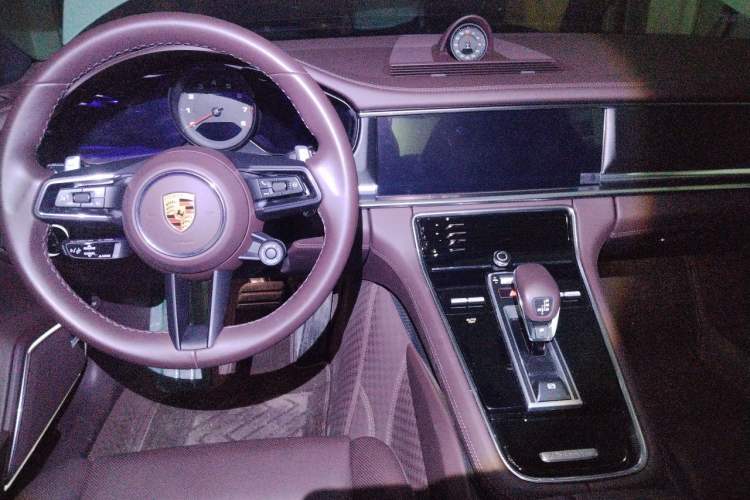Used Porsche Panamera 2023 Facelifted Panamera 2.9T Platinum Edition Center Console
