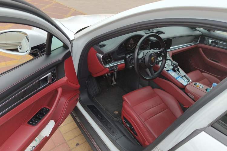 Used Porsche Panamera 2023 Restyled Panamera 4 Executive Extended Platinum Edition 2.9T Driver Seat