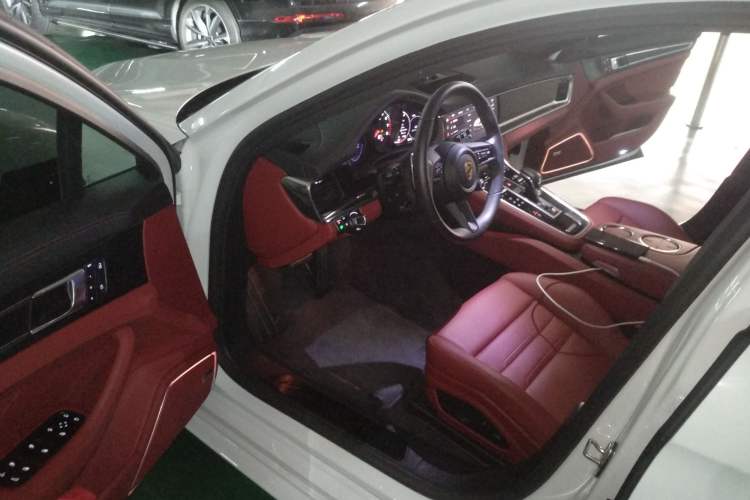 Used Porsche Panamera 2023 Facelifted Panamera 2.9T Platinum Edition Driver Seat