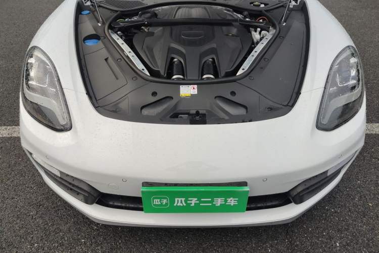 Used Porsche Panamera 2023-Year Restyled Panamera Executive Extended Platinum Edition 2.9T Engine Bay