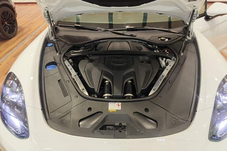 Used Porsche Panamera 2023 Panamera 2.9T Engine Bay
