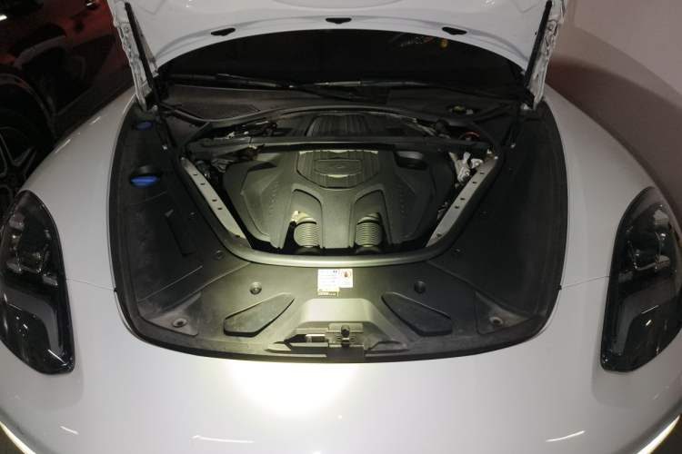Used Porsche Panamera 2023 Panamera 2.9T Platinum Edition Engine Bay