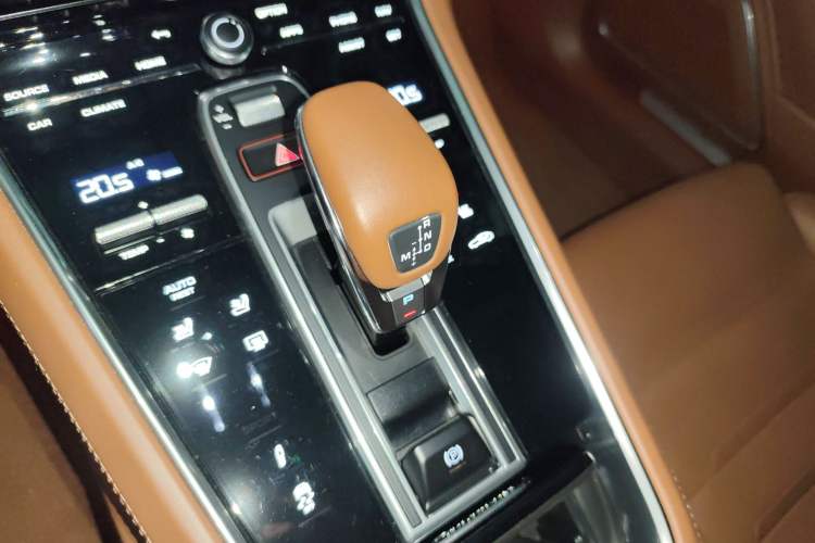 Used Porsche Panamera 2023 Panamera Executive Long Wheelbase 2.9T Gear Lever