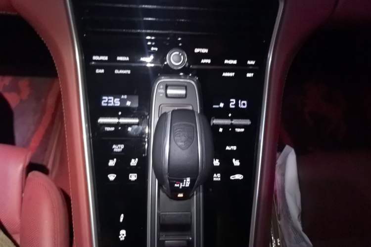 Used Porsche Panamera 2023 Facelifted Panamera 2.9T Platinum Edition Gear Lever
