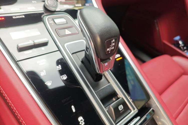 Used Porsche Panamera 2023 Facelifted Panamera 2.9T Platinum Edition Gear Lever