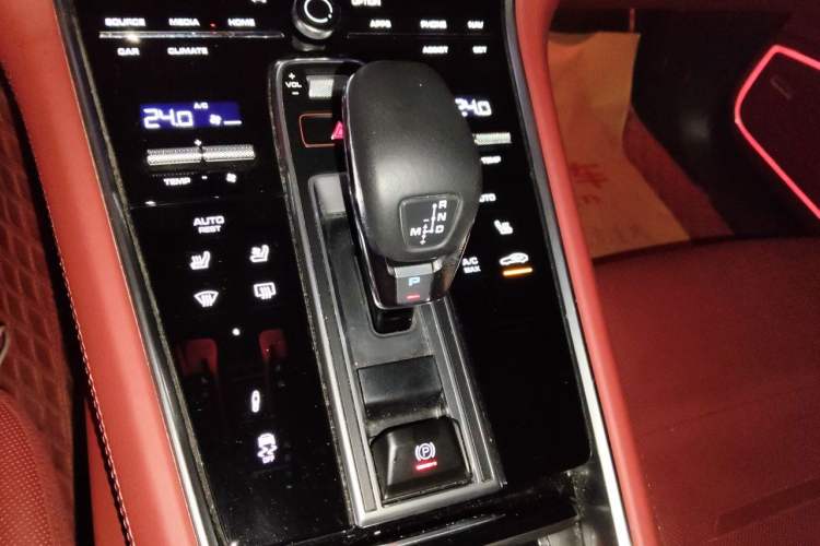 Used Porsche Panamera 2023 Facelifted Panamera 2.9T Platinum Edition Gear Lever