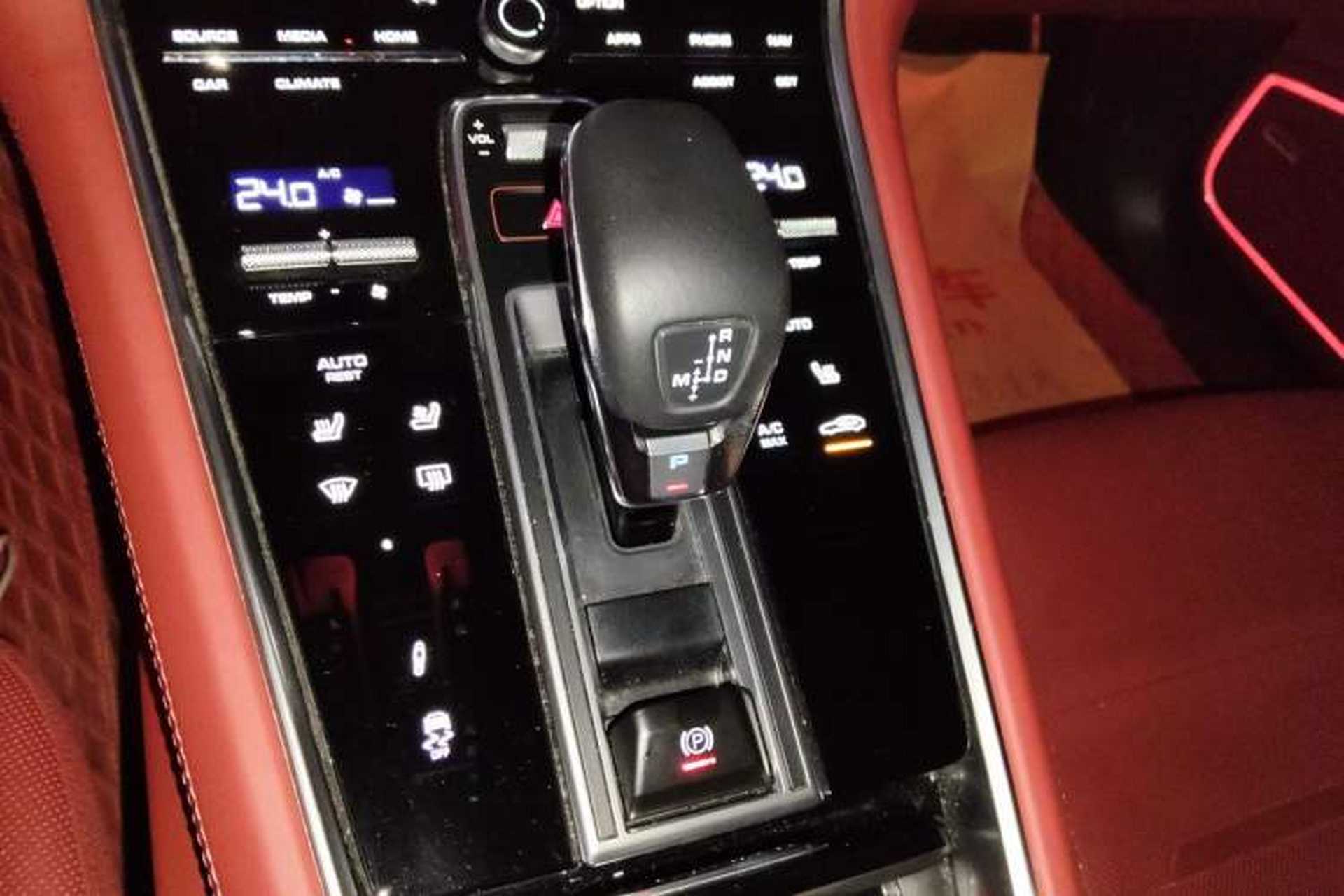 Used Porsche Panamera 2023 Facelifted Panamera 2.9T Platinum Edition Gear Lever